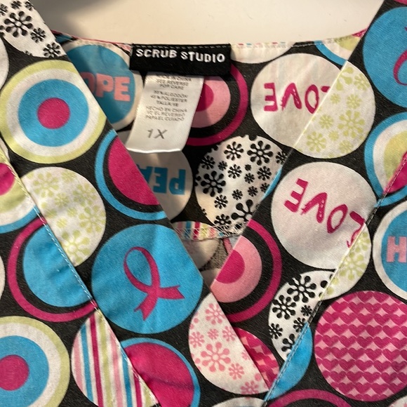 1X Breast Cancer Awareness Scrub Top - Picture 3 of 3